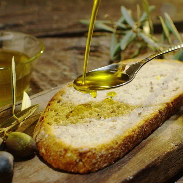 olive-oil-on-bread-lr-600x600-1